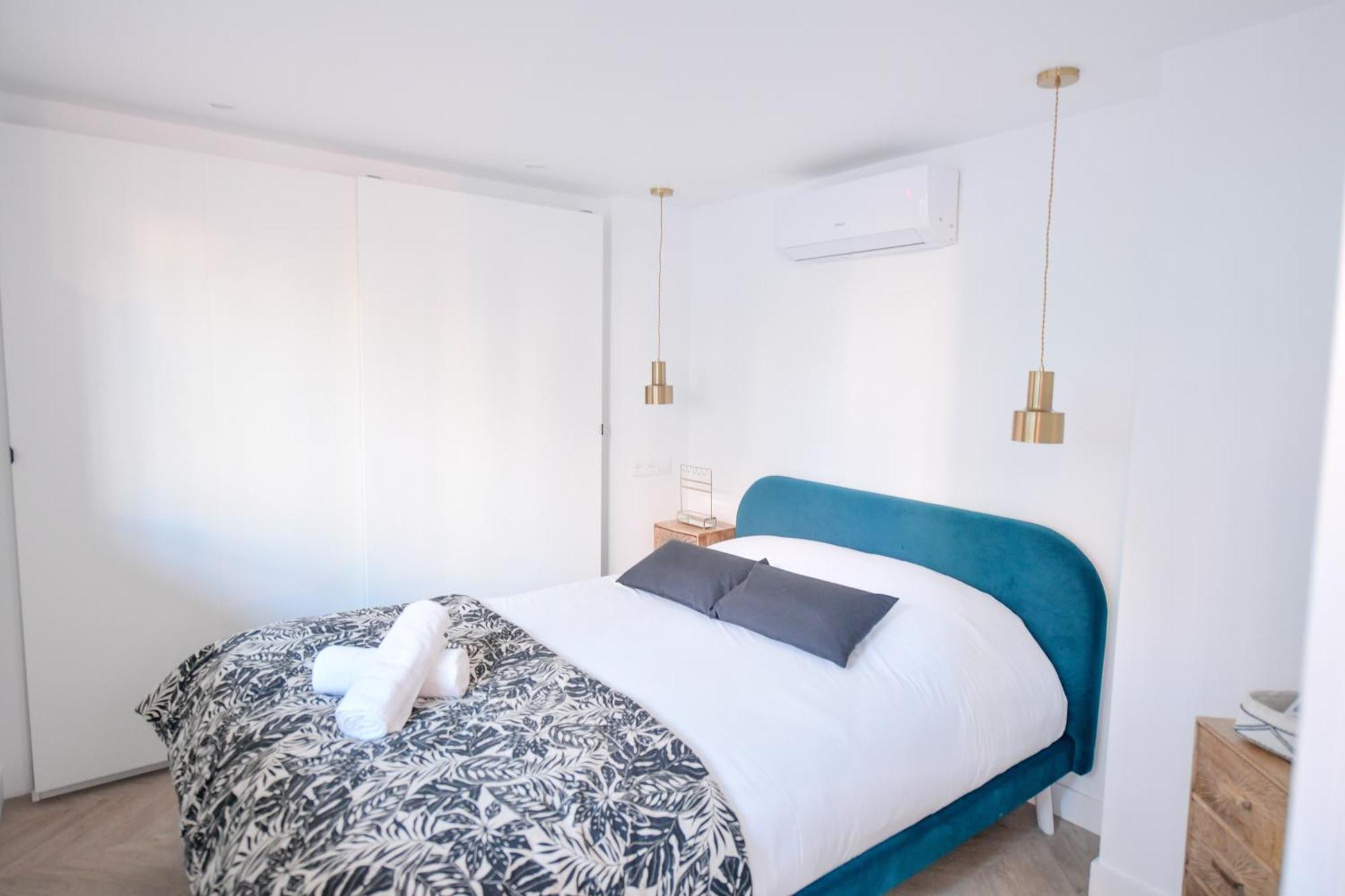 Montmartre Marvel! Designer Apartment Near Metro Parigi Esterno foto